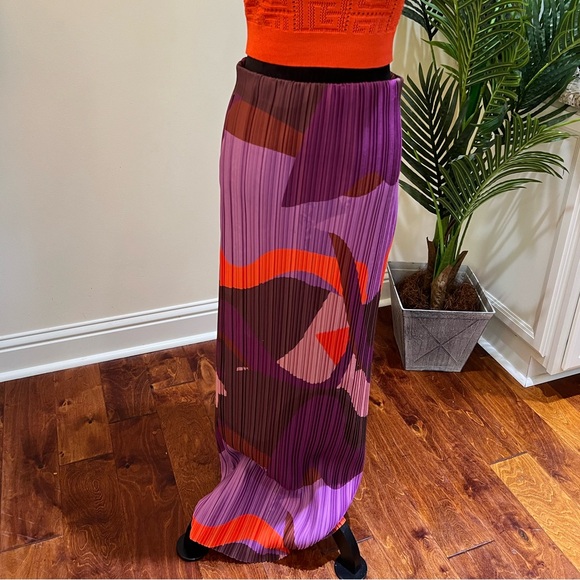 PrettyLittleThing Purple Orange Brown Print Plisse Maxi Skirt 10 - Picture 4 of 10